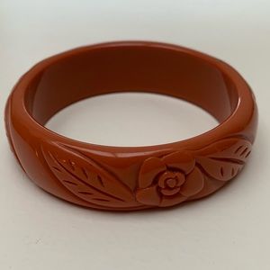 🌹Vintage🌹rust color carved bakelite bracelet